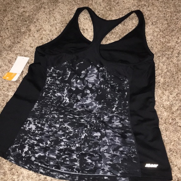 BRAND NEW!! new balance workout tank top - Picture 4 of 4